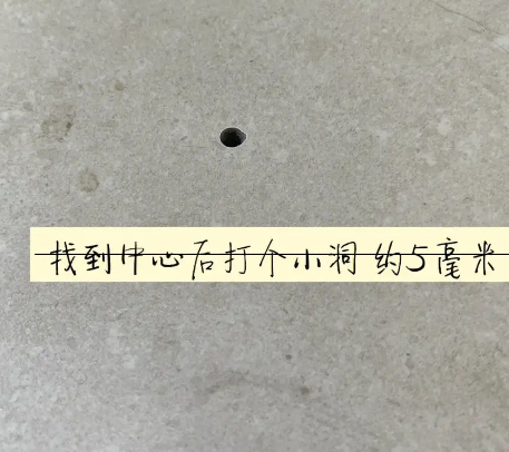 额济纳旗瓷砖空鼓维修公司专业解答在瓷砖铺贴过程中，如果砂料搅拌不均匀，将会带来以下问题